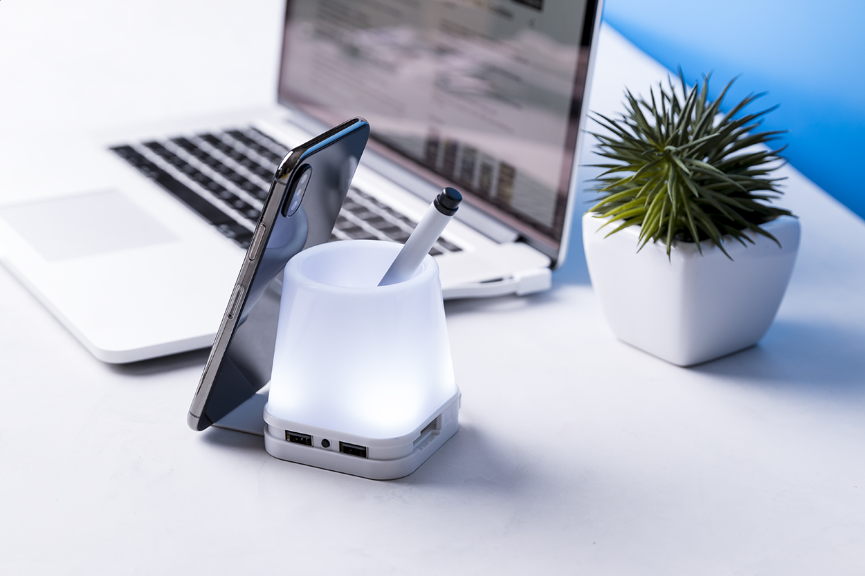Lumeo portapenne con hub USB