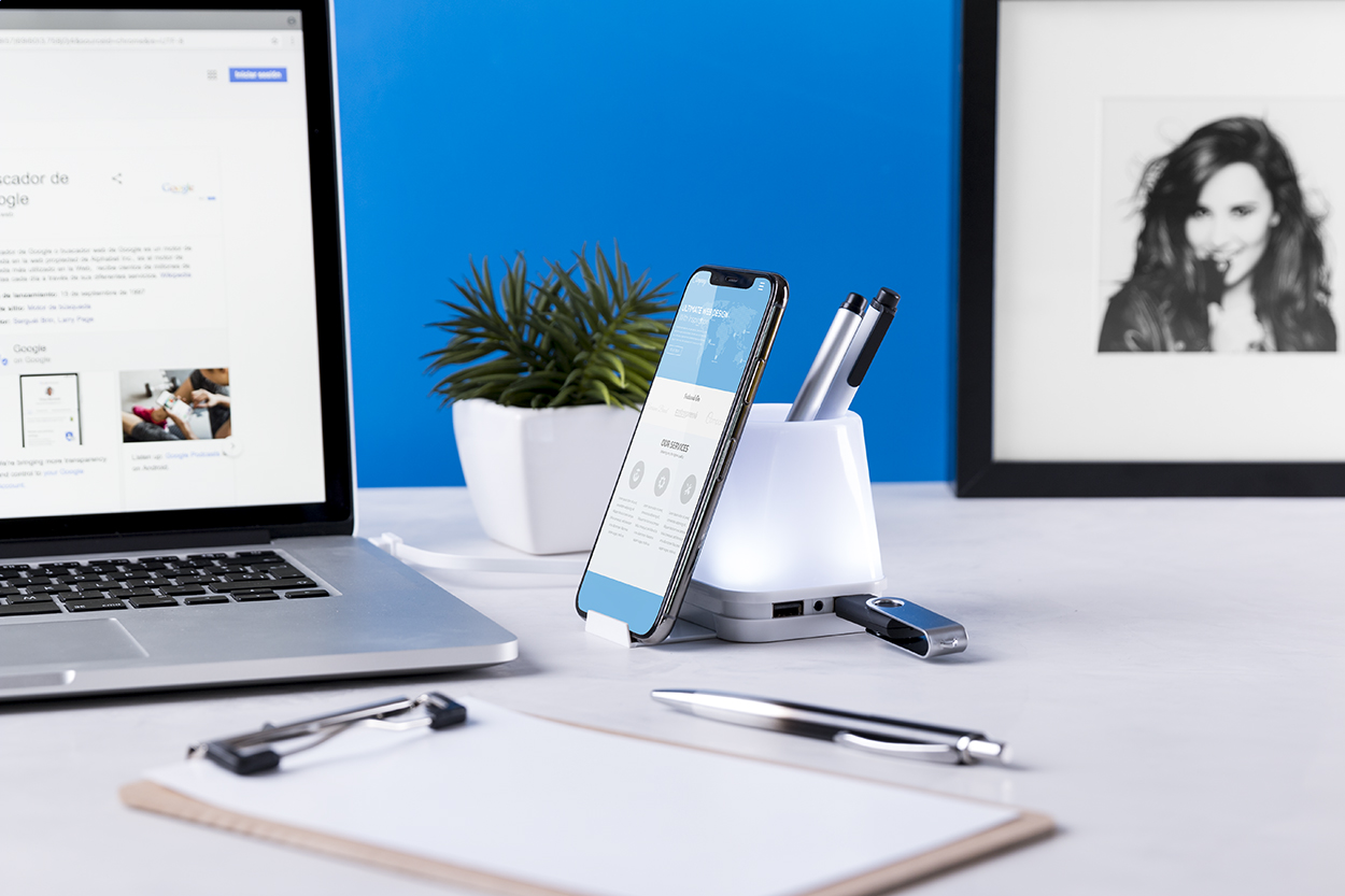 Lumeo portapenne con hub USB