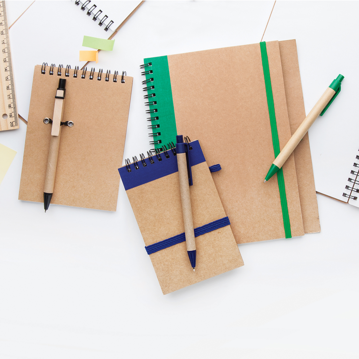 Negundo quaderno con penna